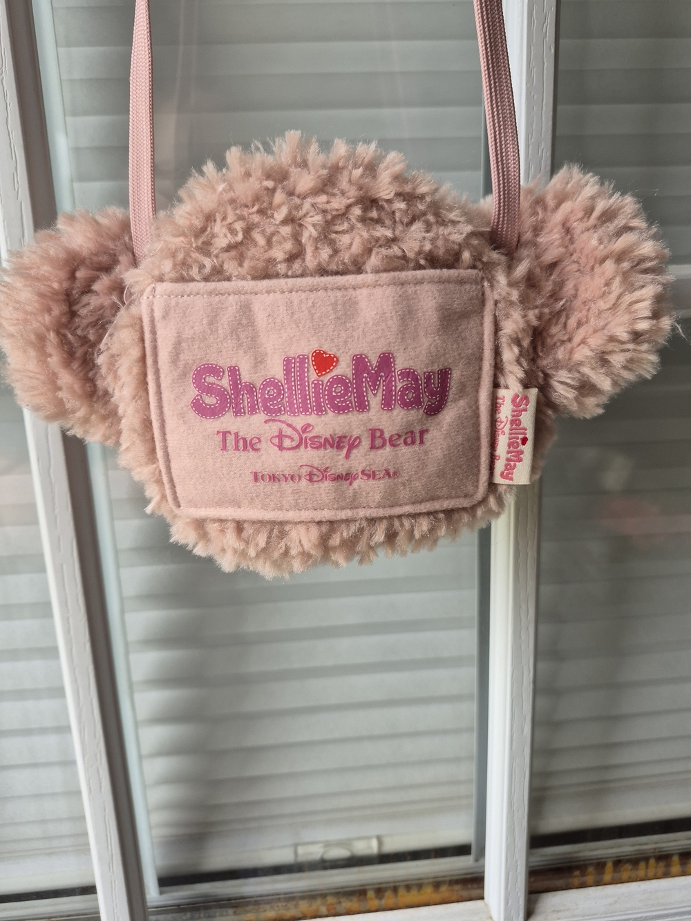 Disney Plush ShellieMay Tokyo Bear Crossbody Bag in Blush Pink and Cream - Picture 2 of 4
